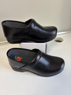 Dansko CP Professional Black Leather upper Clog  for Women Size 39